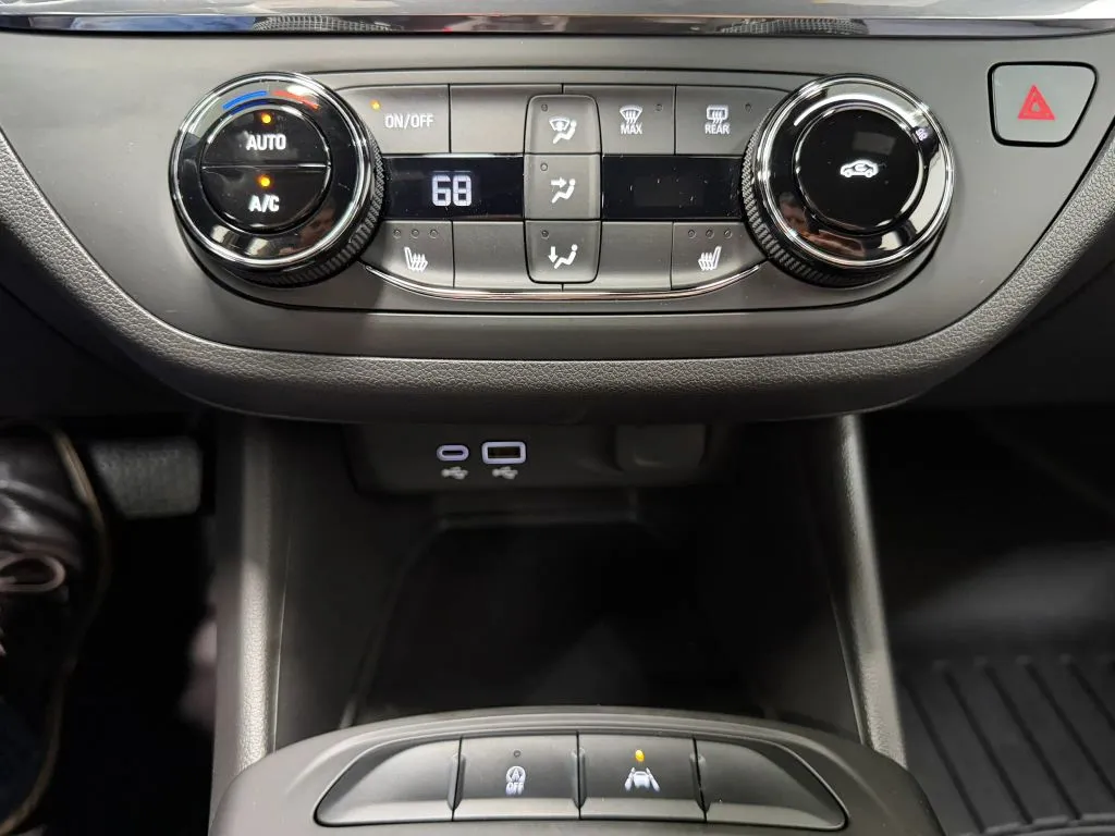 Buick Envista photo 25