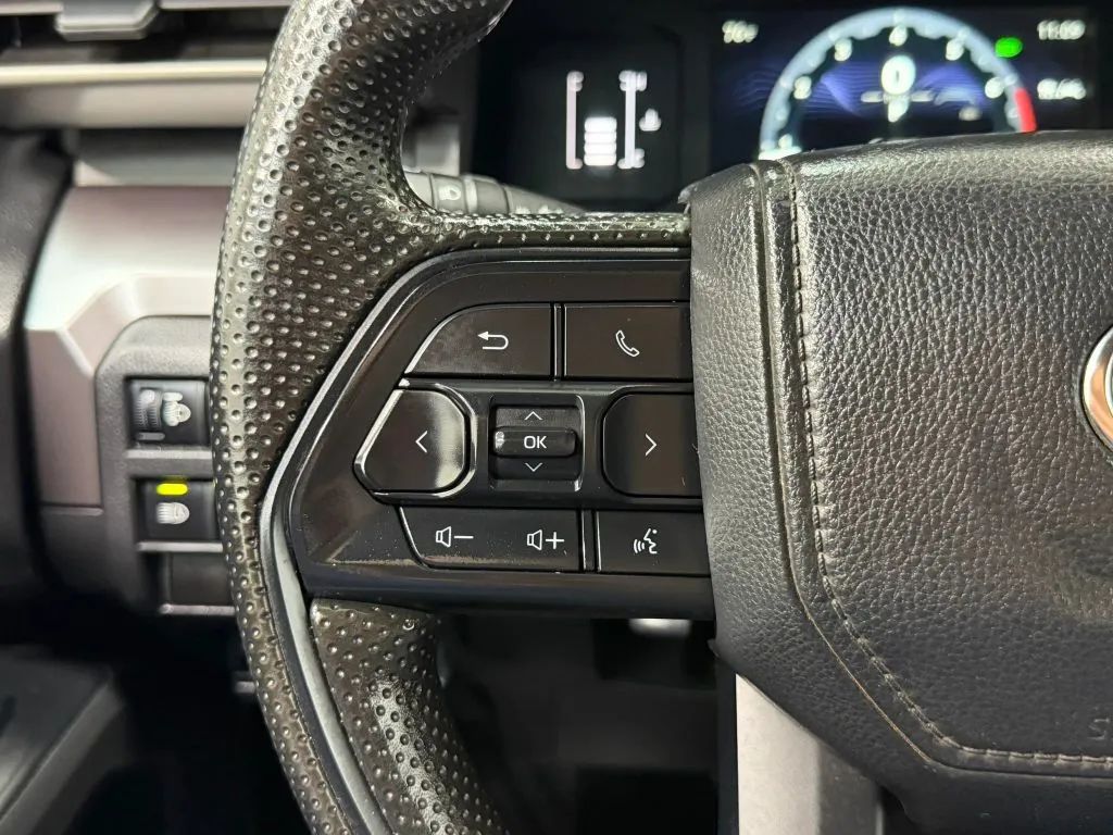 Toyota Tacoma photo 28