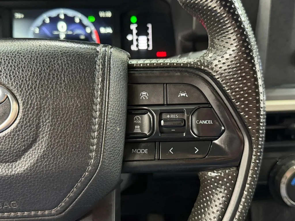 Toyota Tacoma photo 29