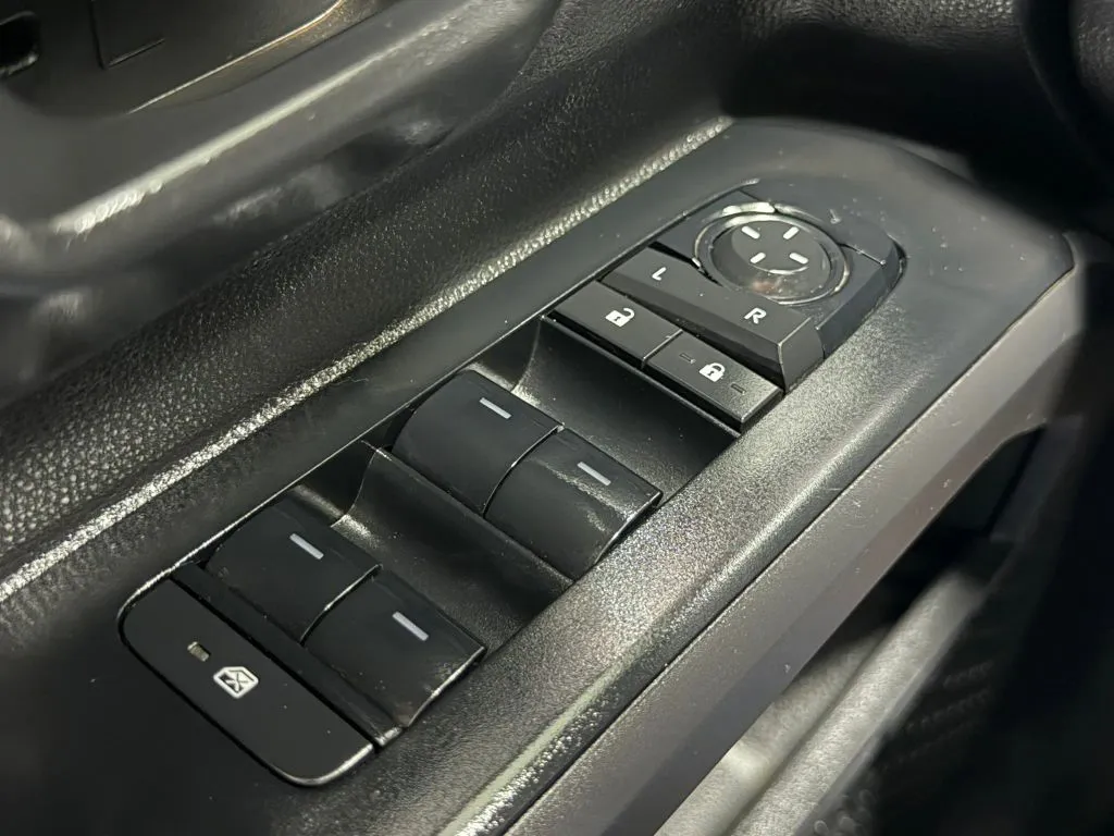 Toyota Tacoma photo 25