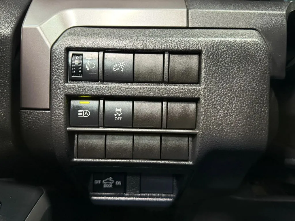 Toyota Tacoma photo 26
