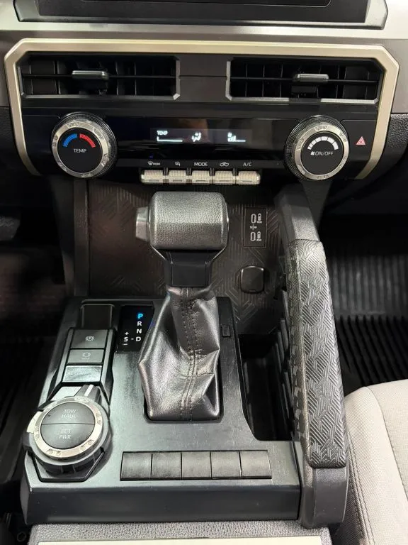Toyota Tacoma photo 24