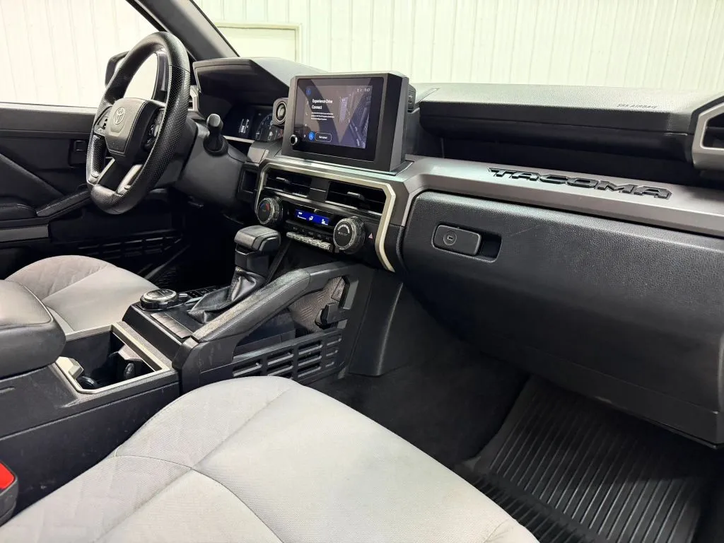 Toyota Tacoma photo 14