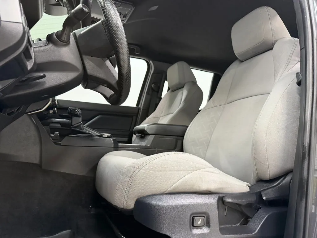 Toyota Tacoma photo 15