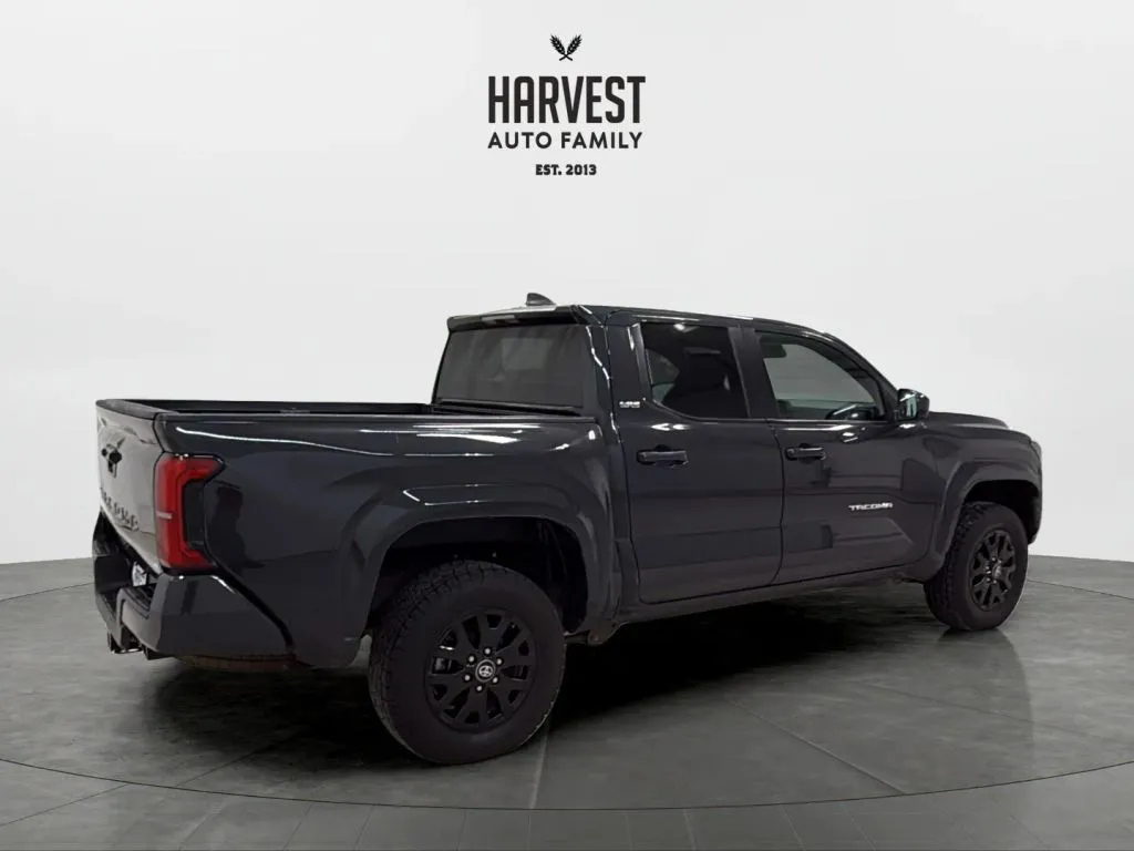 Toyota Tacoma photo 7