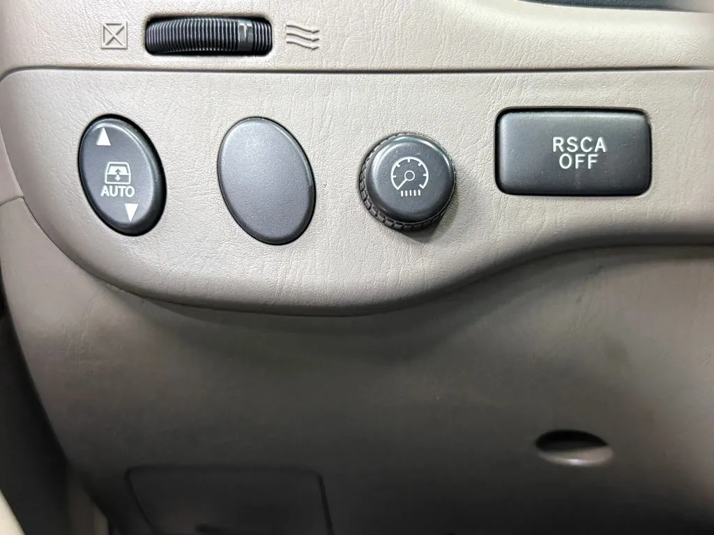 Toyota Sequoia photo 31