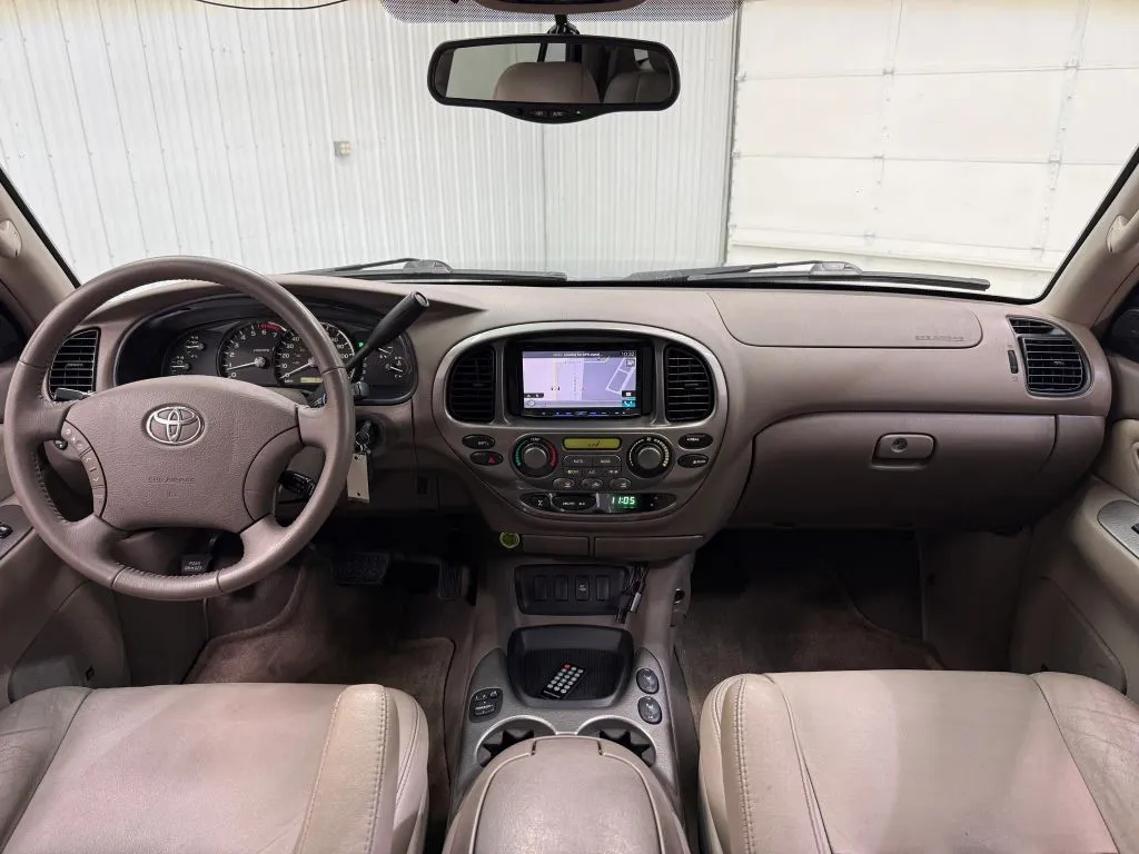 Toyota Sequoia photo 13