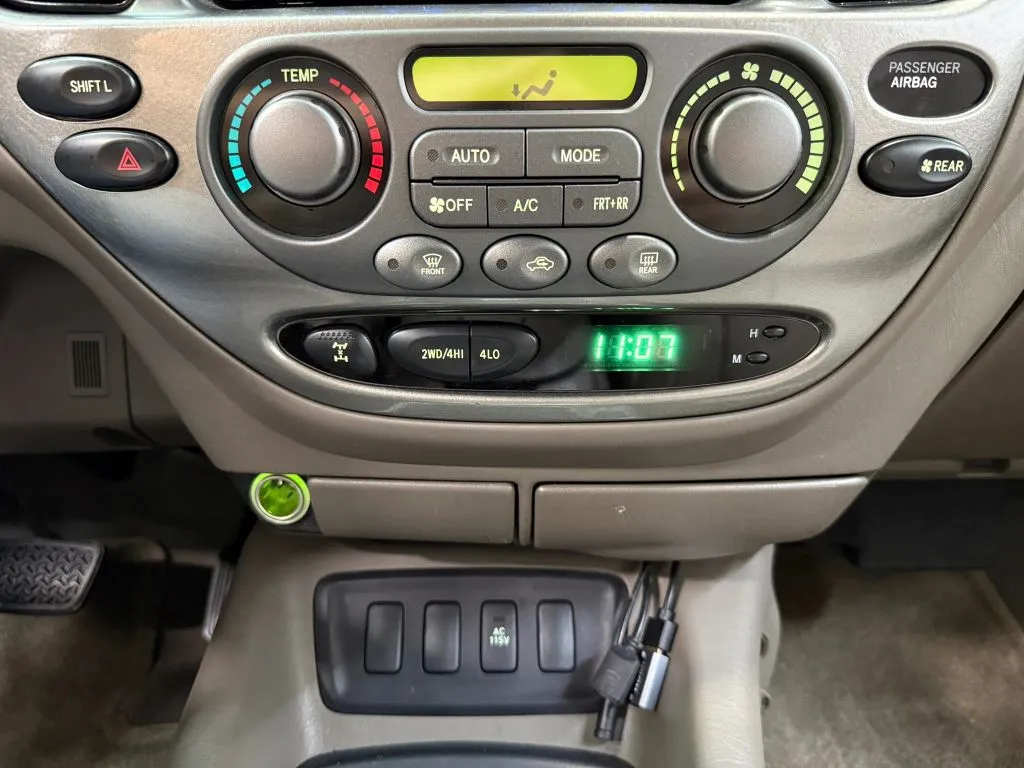 Toyota Sequoia photo 29