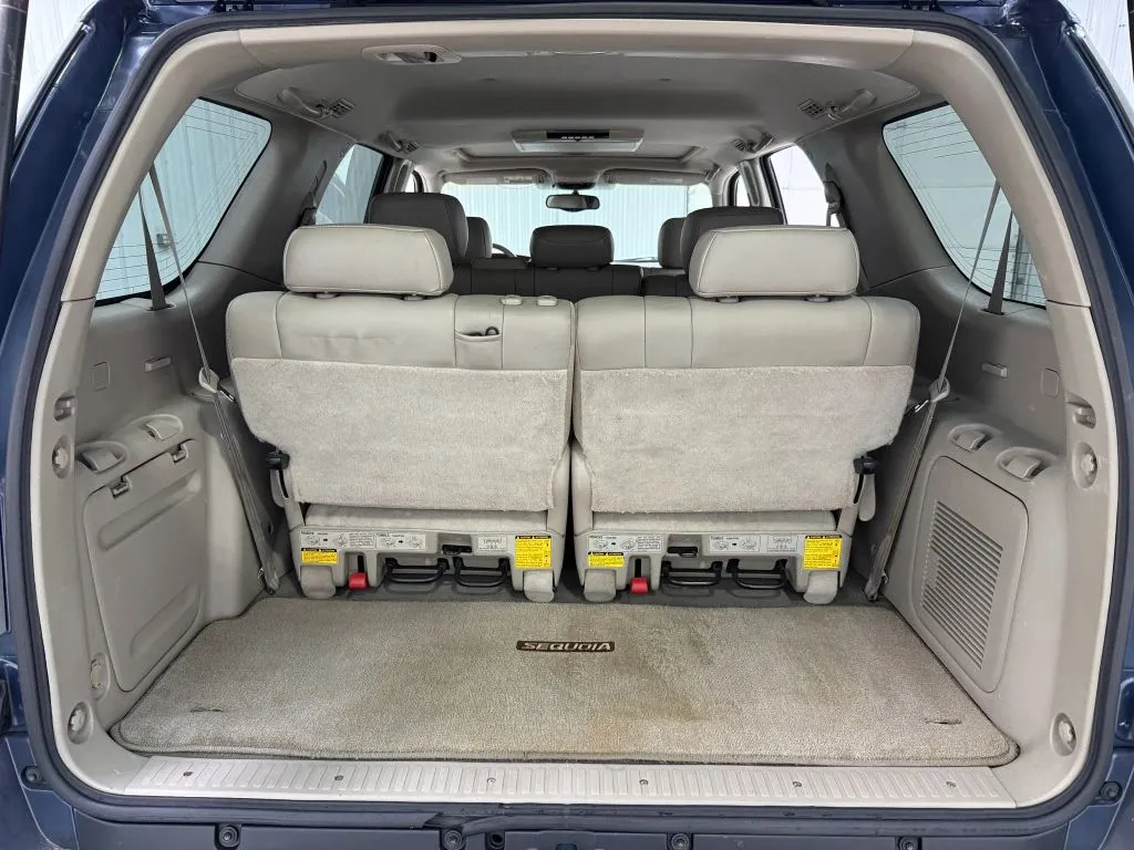 Toyota Sequoia photo 18