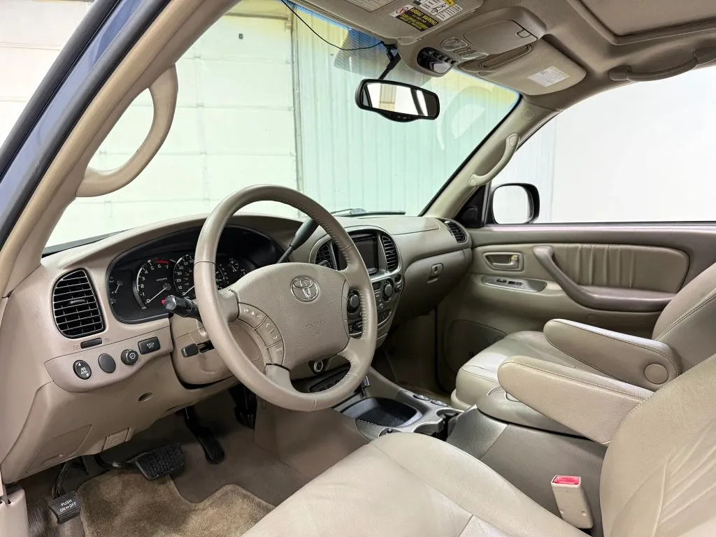 Toyota Sequoia photo 12