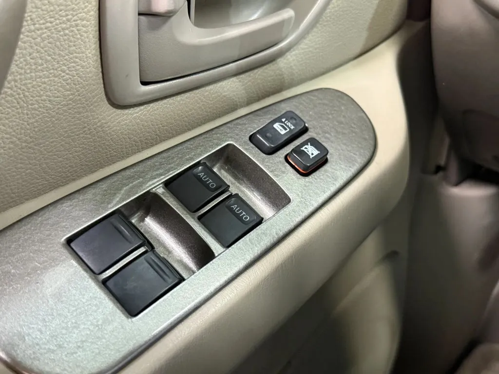 Toyota Sequoia photo 30