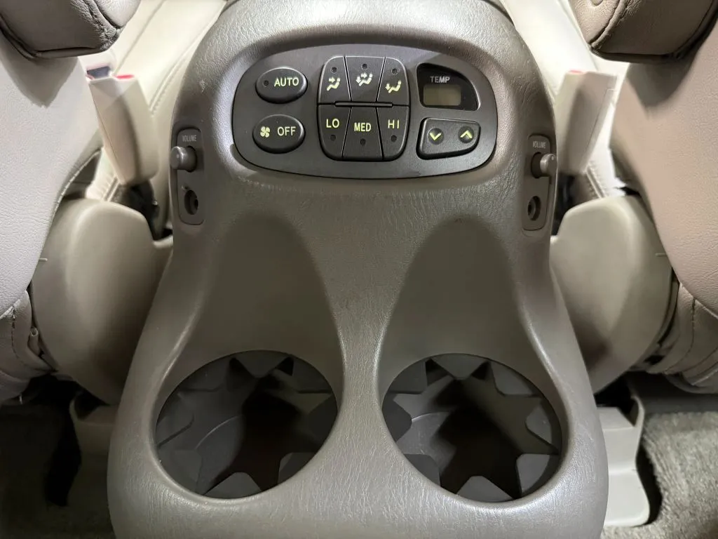 Toyota Sequoia photo 22