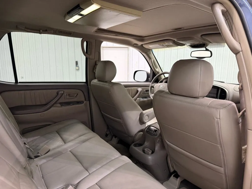 Toyota Sequoia photo 19