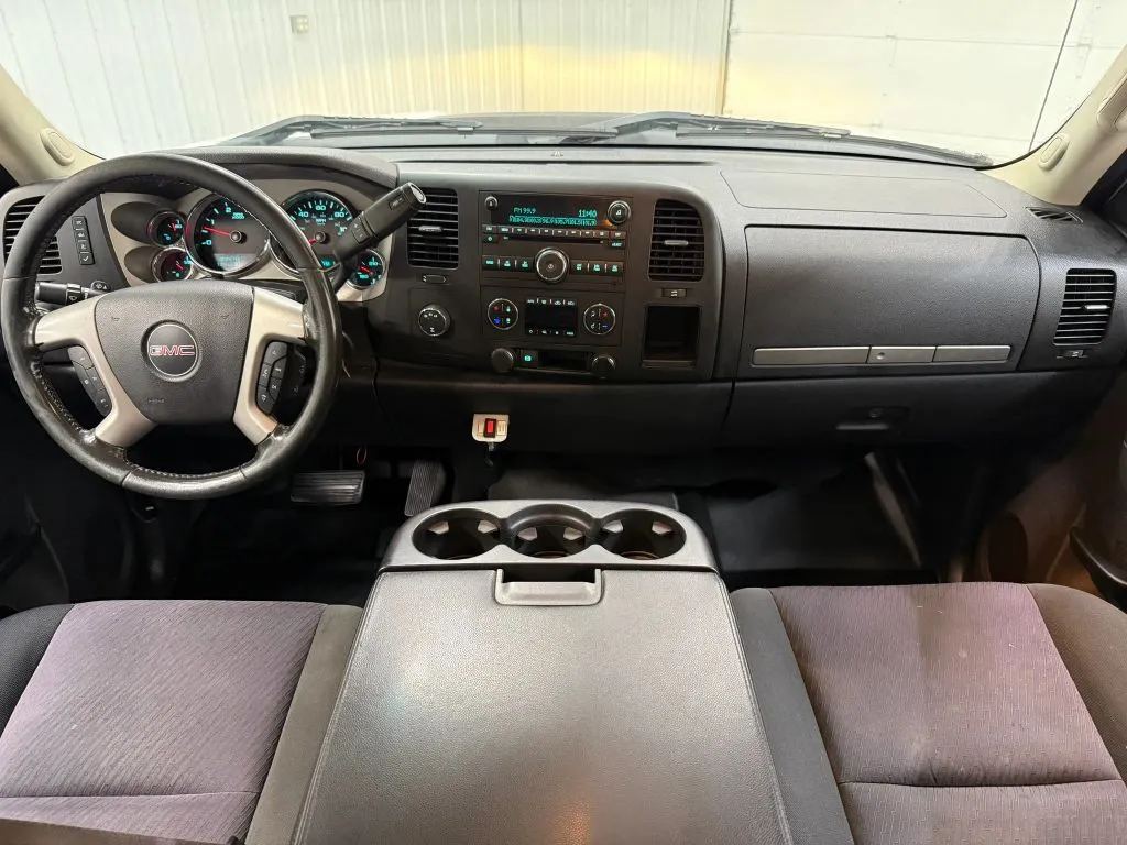 GMC Sierra photo 13