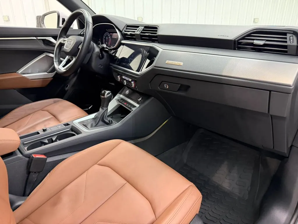 Audi Q3 photo 14