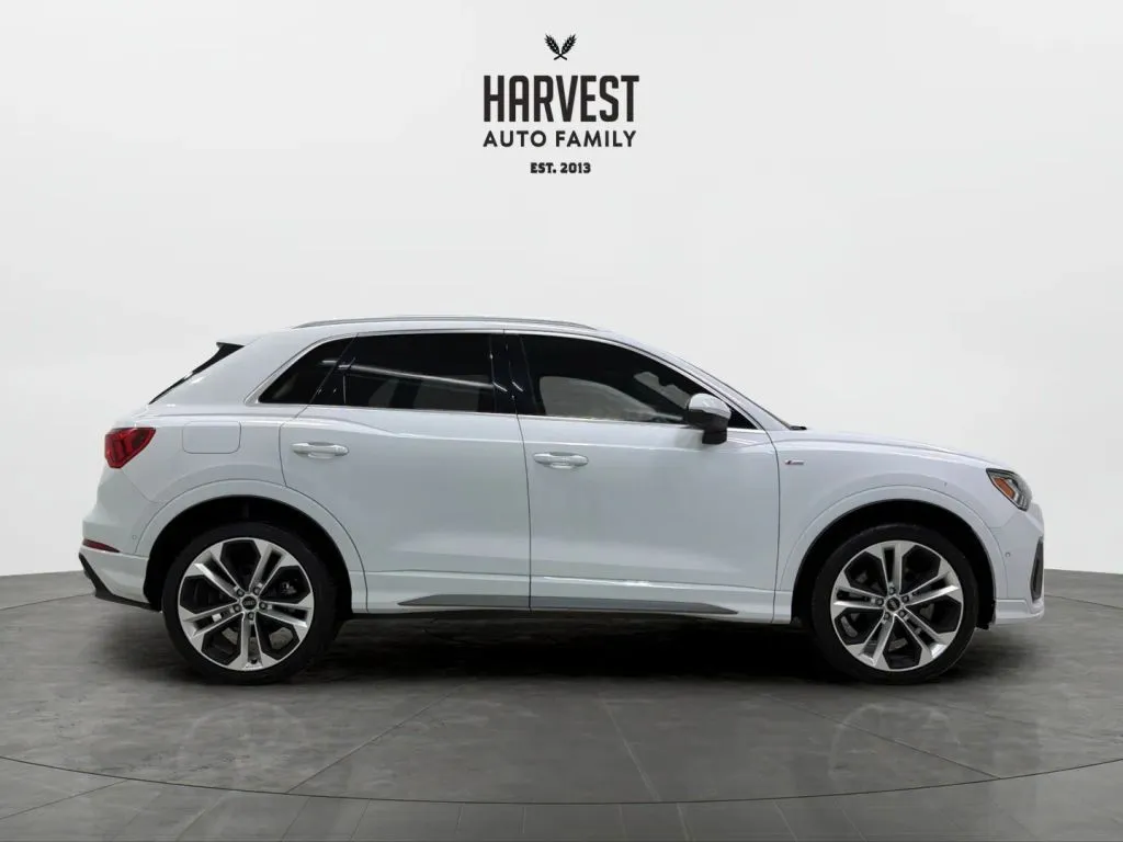 Audi Q3 photo 8