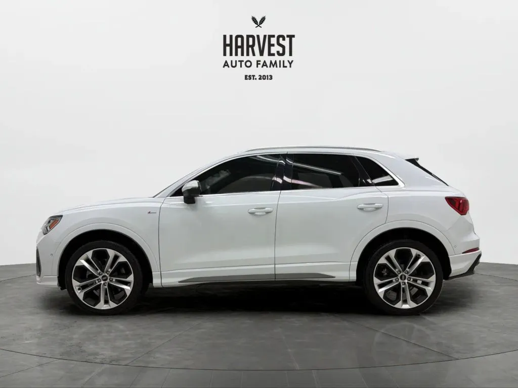 Audi Q3 photo 2