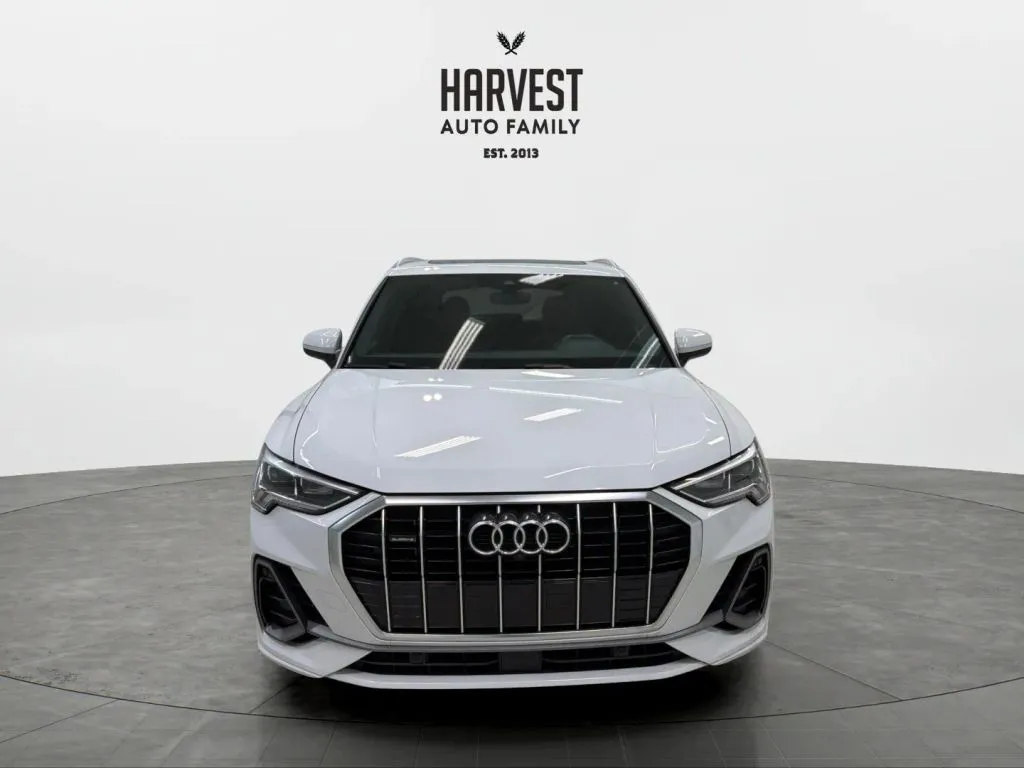 Audi Q3 photo 11