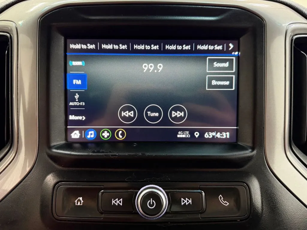Chevrolet Silverado photo 22