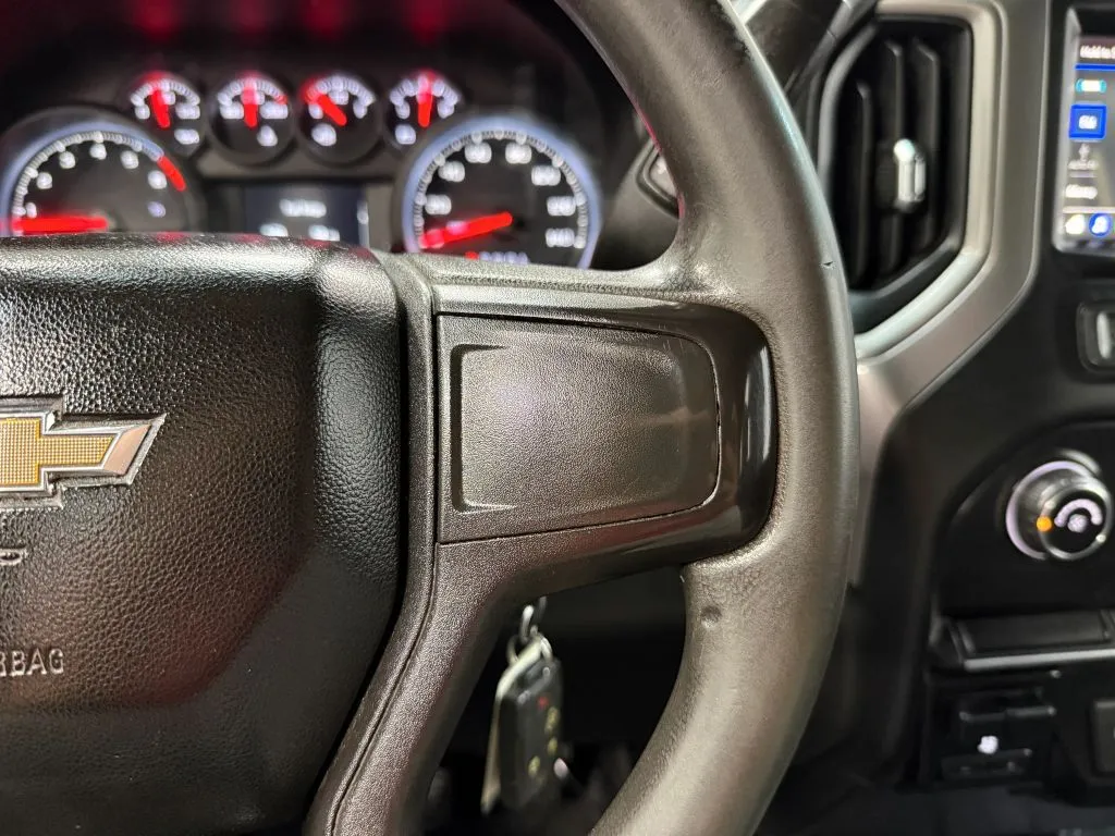 Chevrolet Silverado photo 28