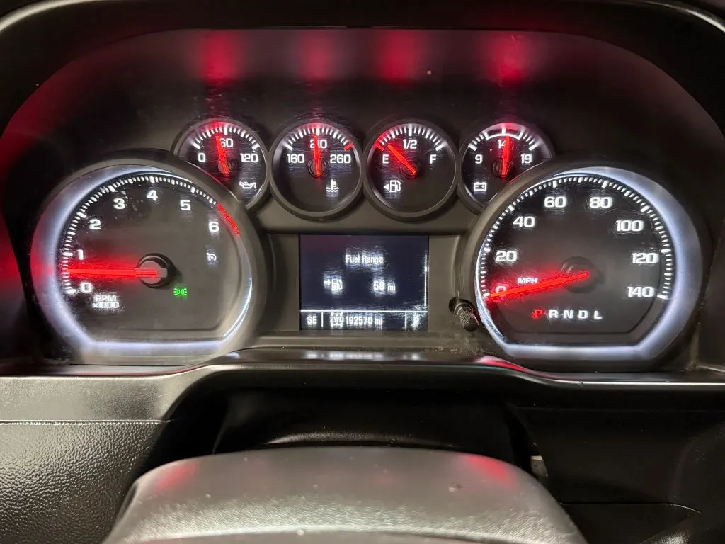 Chevrolet Silverado photo 20
