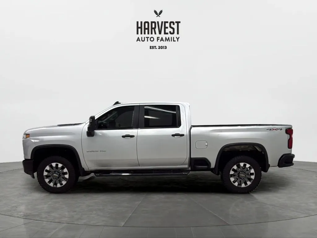 Chevrolet Silverado photo 2