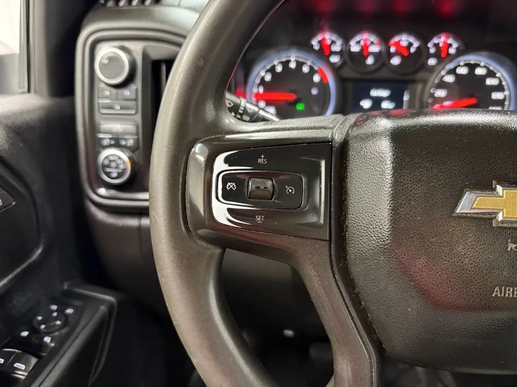 Chevrolet Silverado photo 27
