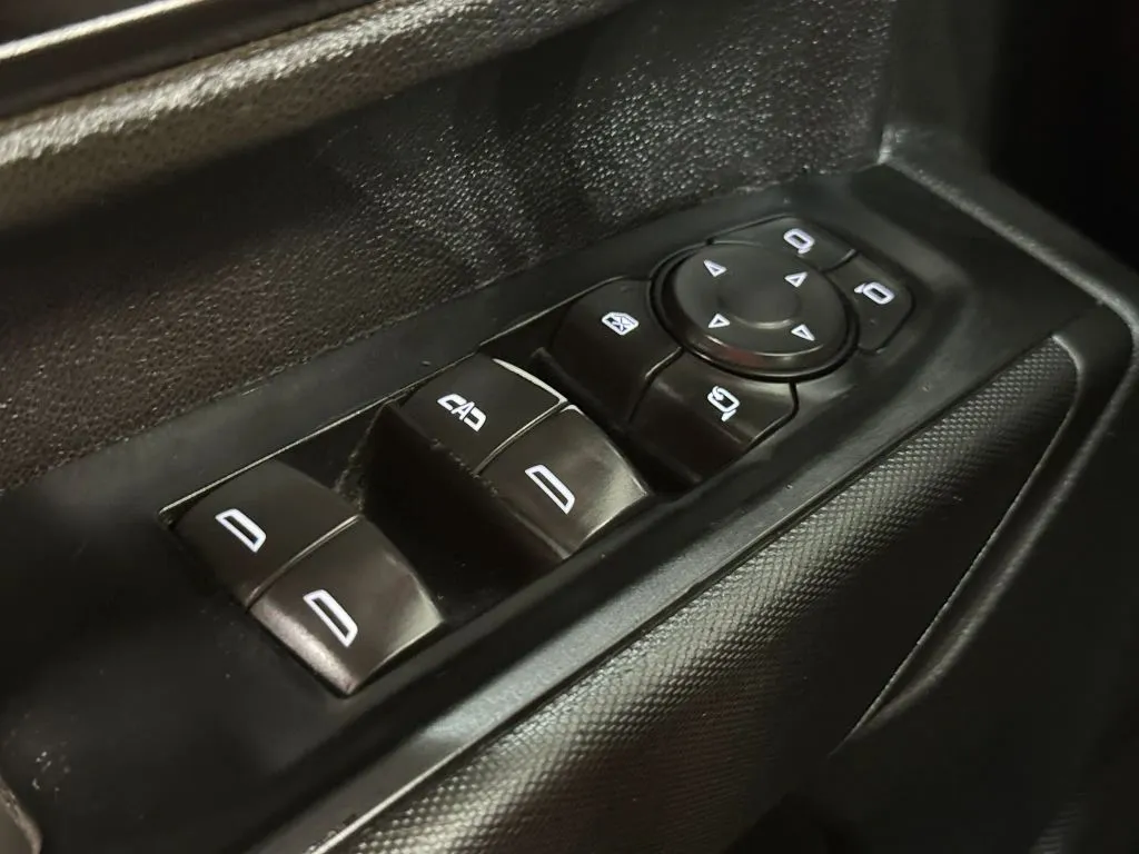 Chevrolet Silverado photo 26