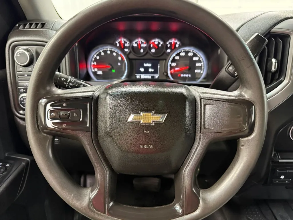 Chevrolet Silverado photo 19