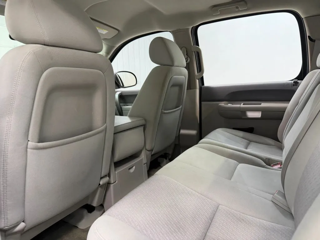 Chevrolet Silverado photo 16