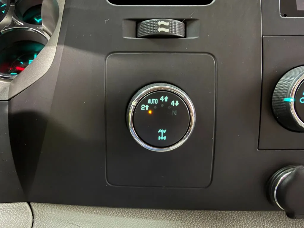 Chevrolet Silverado photo 24