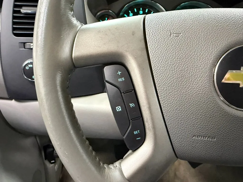 Chevrolet Silverado photo 26