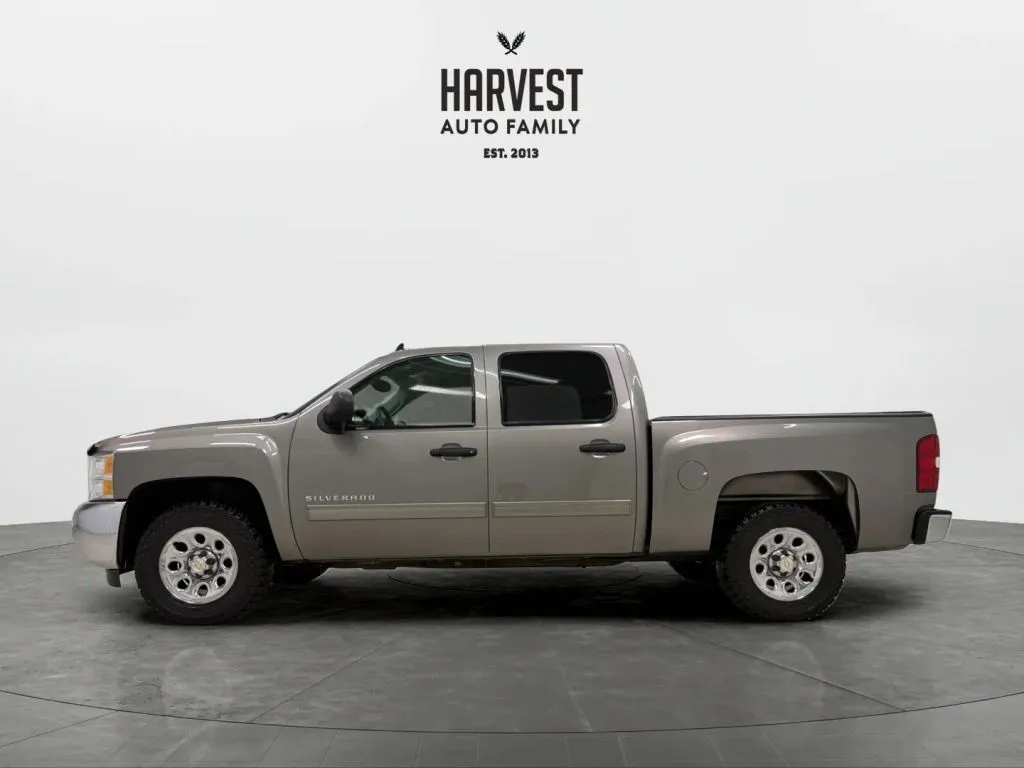 Chevrolet Silverado photo 2