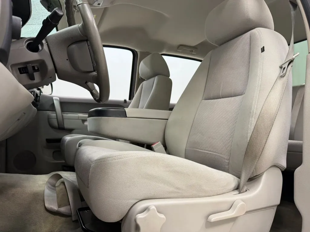 Chevrolet Silverado photo 15