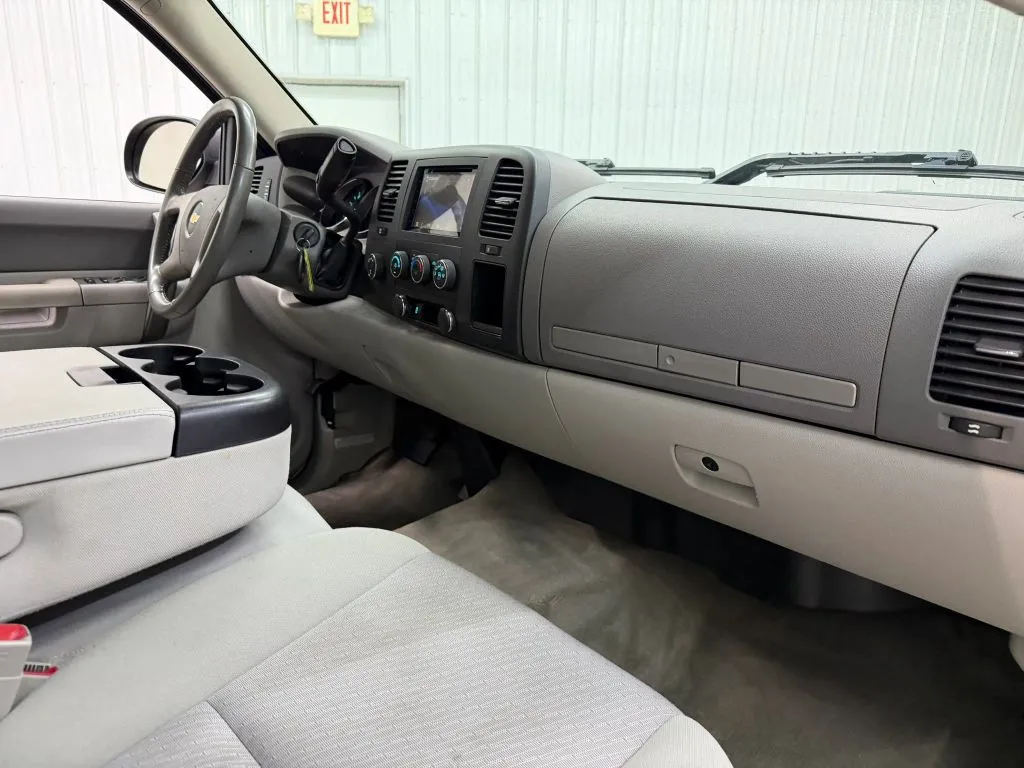 Chevrolet Silverado photo 14