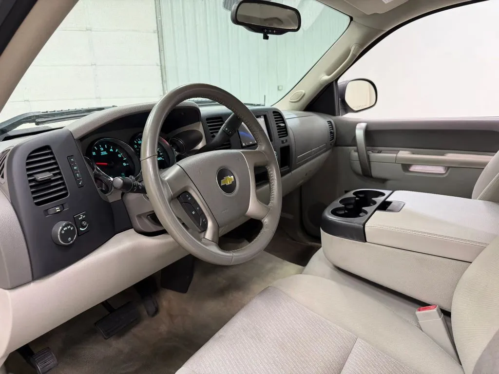 Chevrolet Silverado photo 12