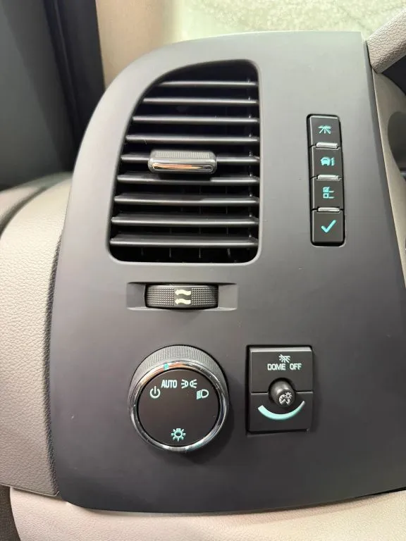 Chevrolet Silverado photo 23