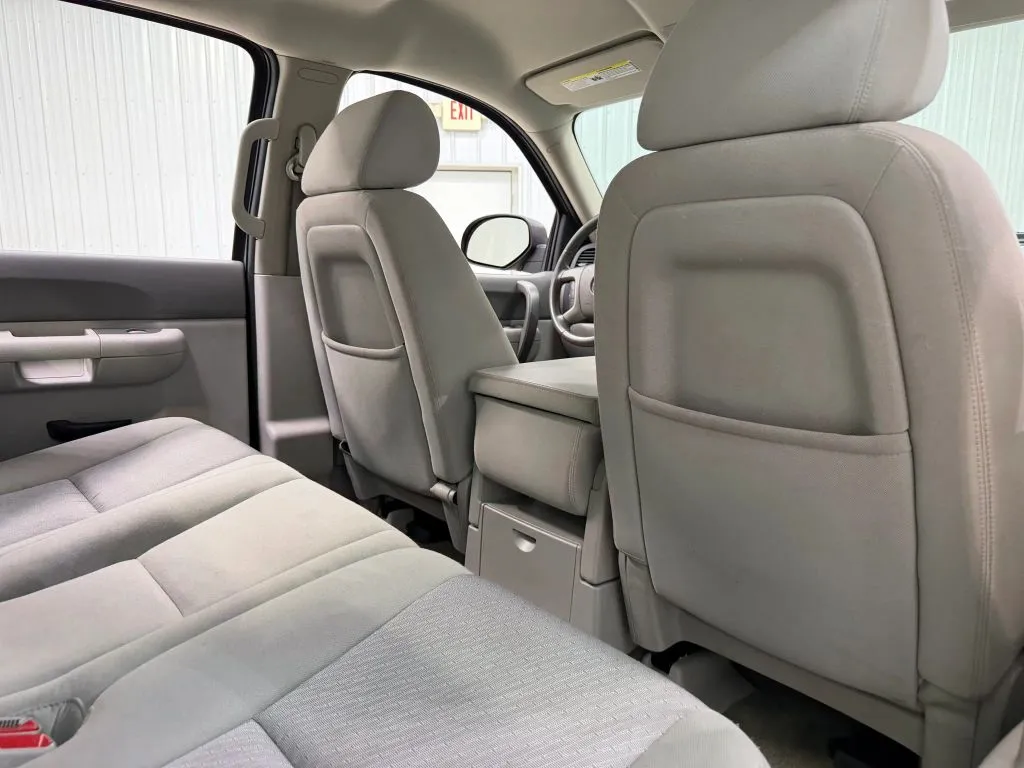 Chevrolet Silverado photo 17