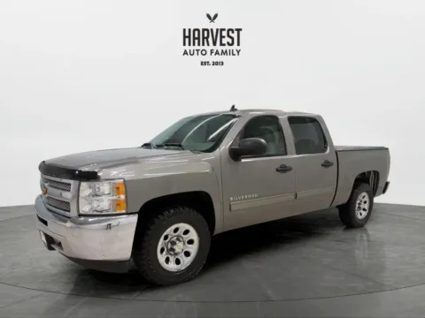 Gray 2013 Chevrolet Silverado 1500 Crew Cab LT Pickup 4D 5 3/4 ft for sale in Wahoo, NE
