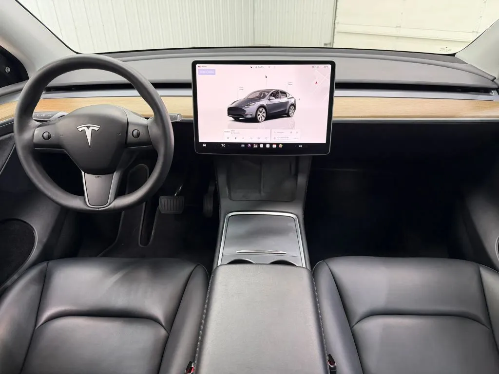 Tesla Model Y photo 13