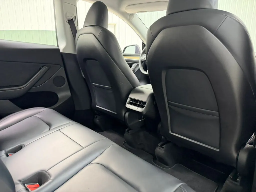 Tesla Model Y photo 18