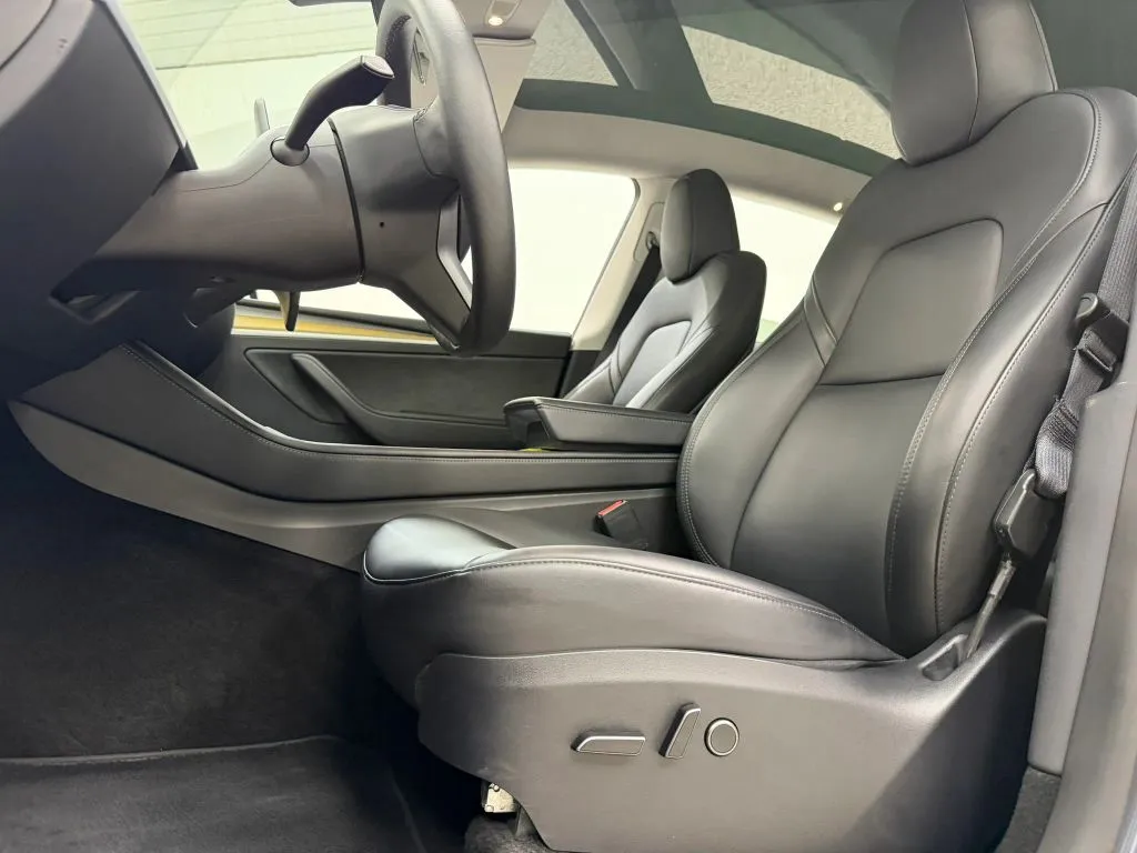 Tesla Model Y photo 15