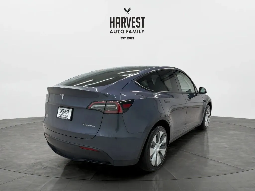 Tesla Model Y photo 6