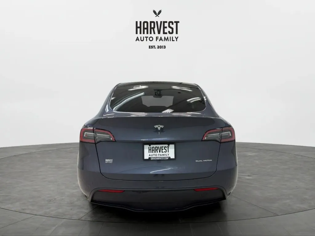 Tesla Model Y photo 5