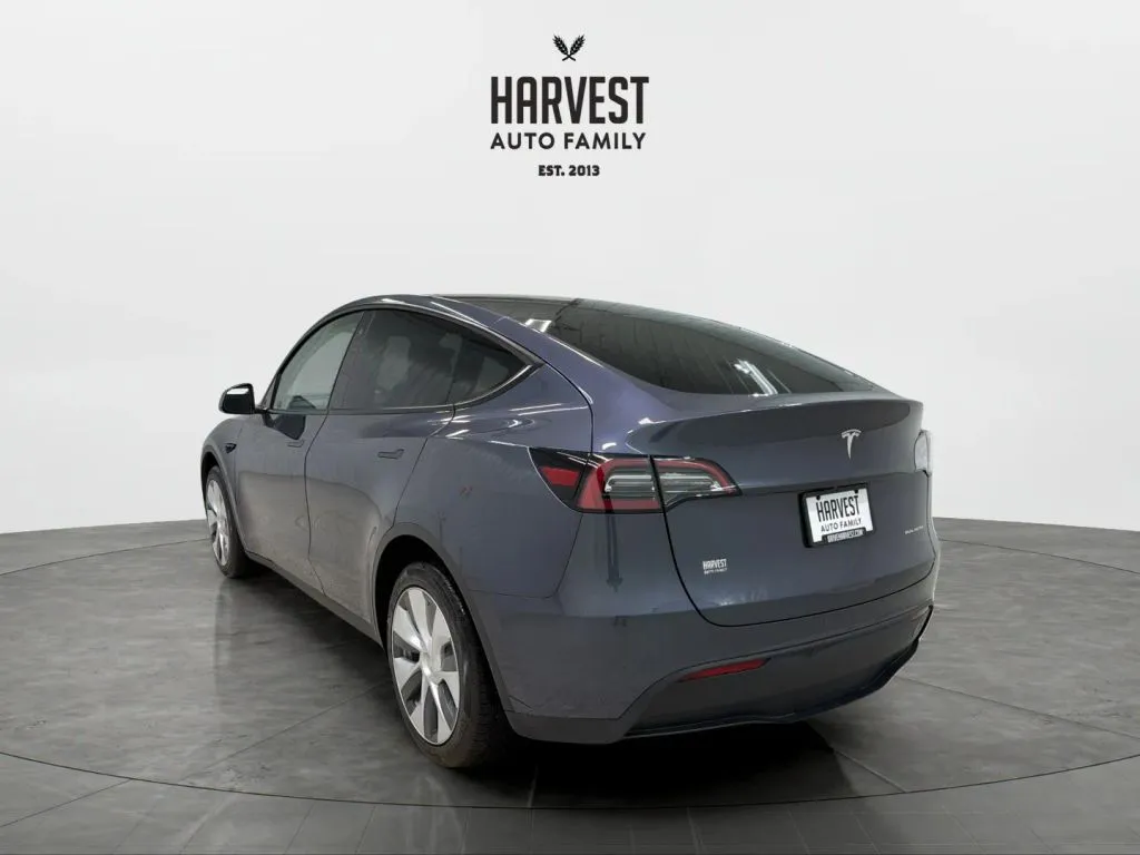 Tesla Model Y photo 4