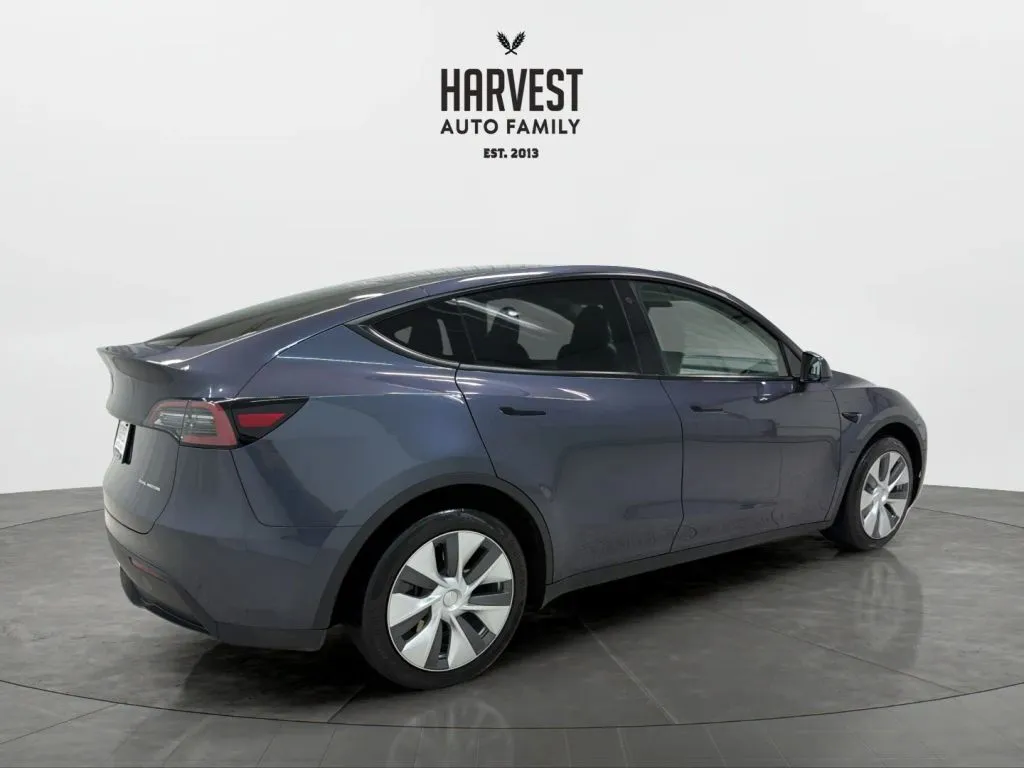 Tesla Model Y photo 7