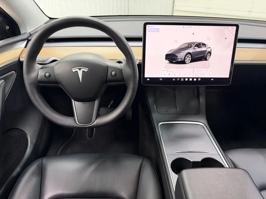 Tesla Model Y photo 20