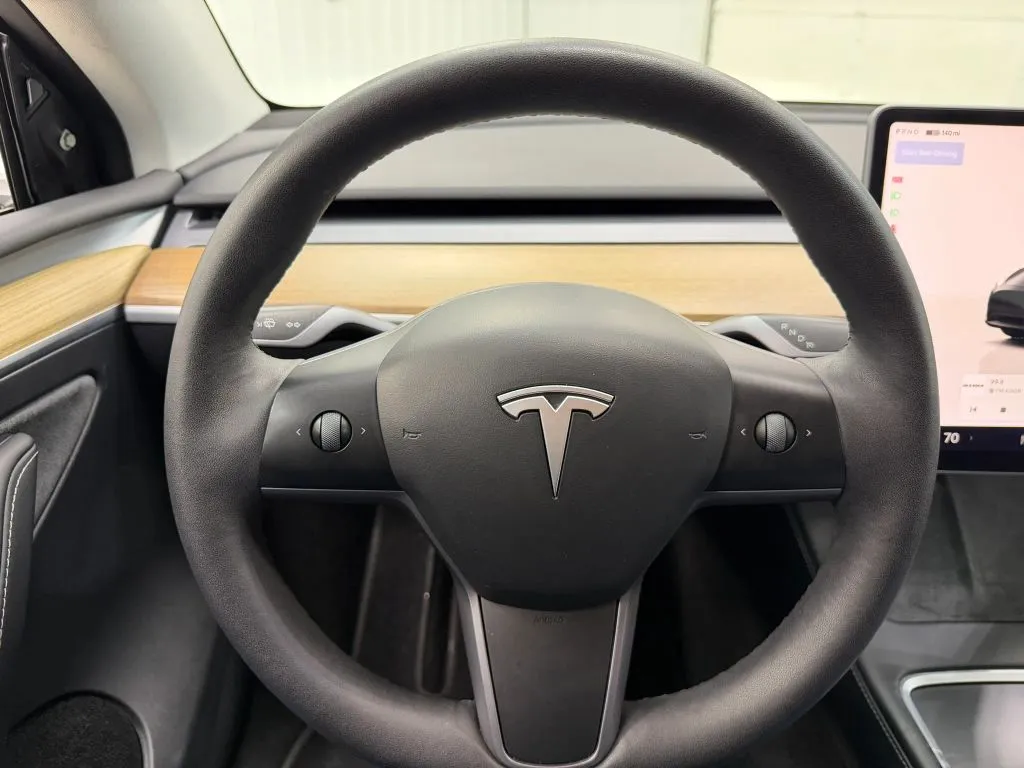 Tesla Model Y photo 21