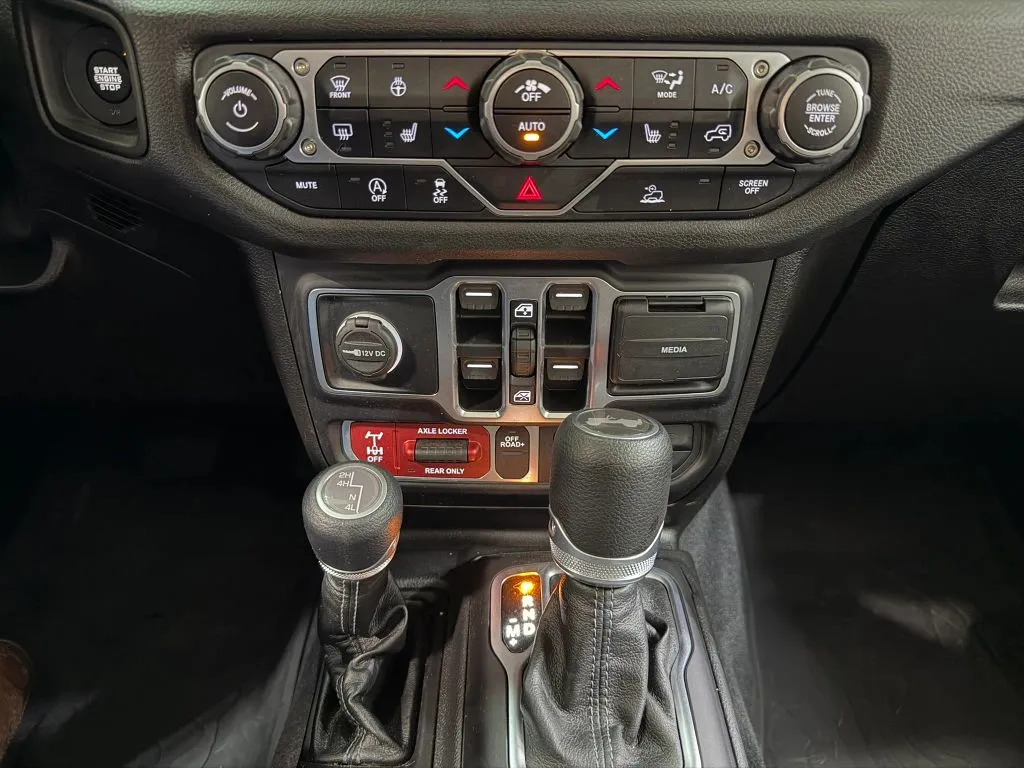 Jeep Wrangler photo 25