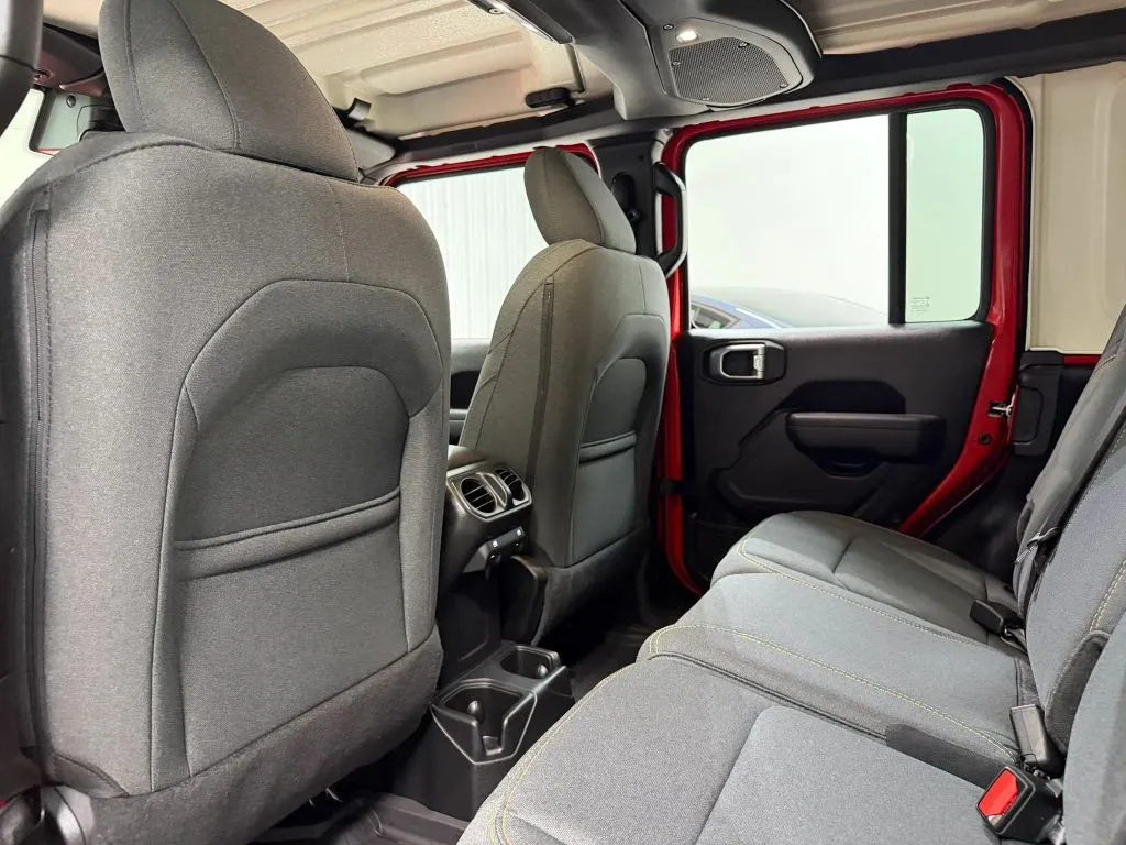 Jeep Wrangler photo 16